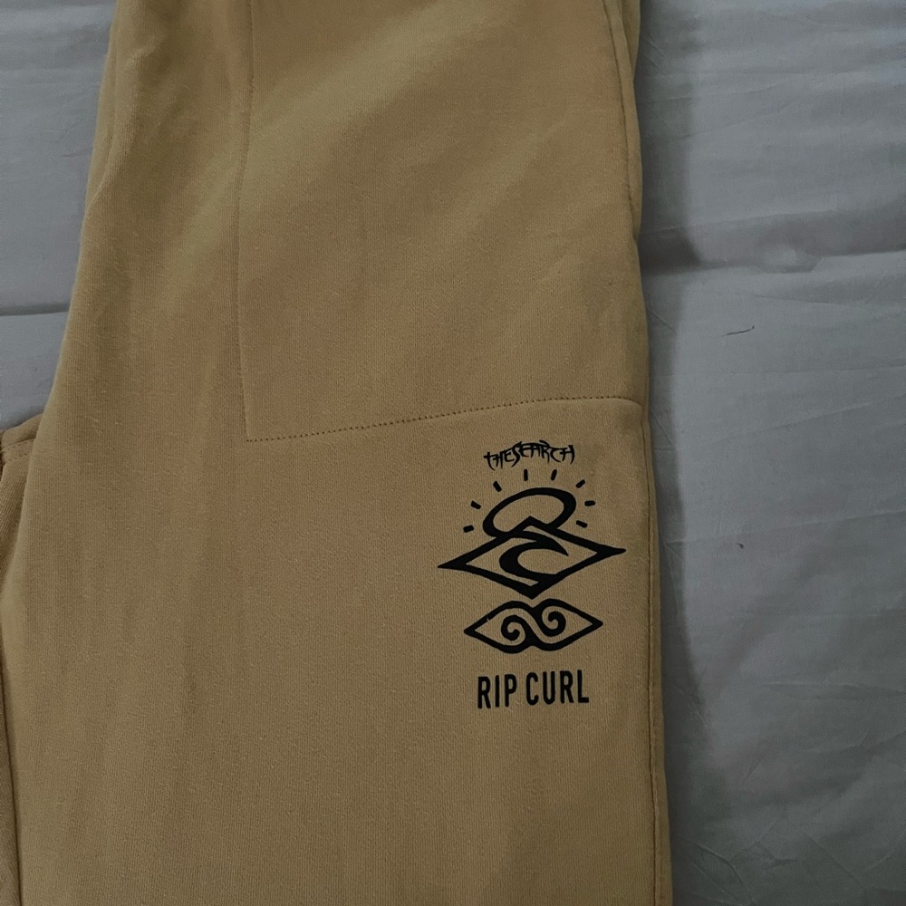NWOT-Rip curl men’s sweats -xxl gold color pockets and back pocket zip closure